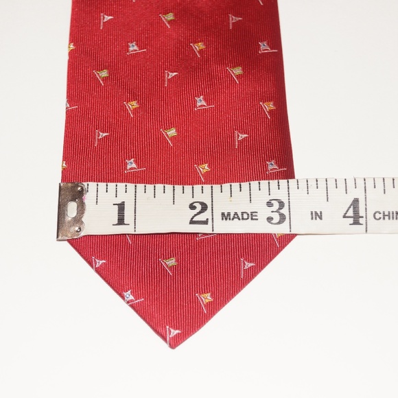 Men's SALVATORE FERRAGAMO classic silk neck tie. - Picture 7 of 8